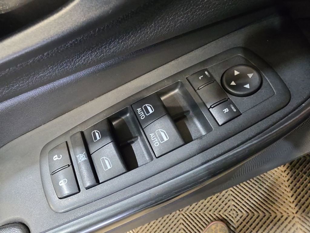 Used 2016 Jeep Cherokee Limited AWD/4WD image 15