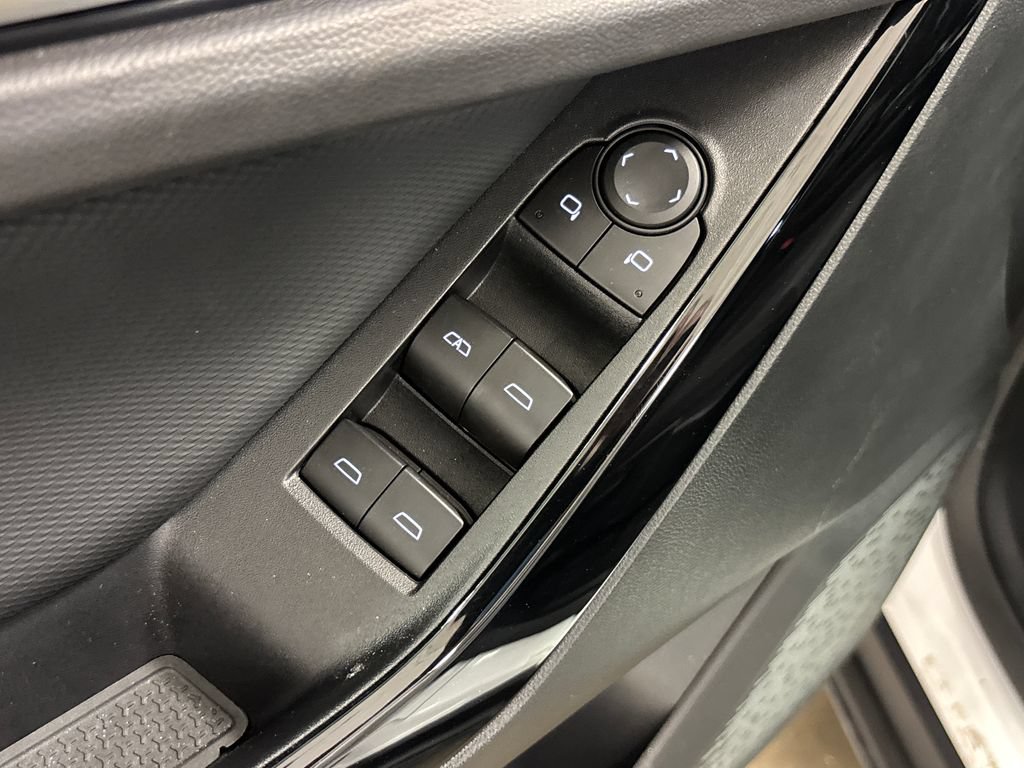 Used 2026 Chevrolet Equinox LT FWD image 21