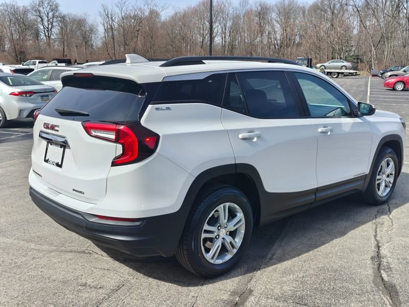 Used 2023 GMC Terrain SLE w/ Driver Convenience Package image 5