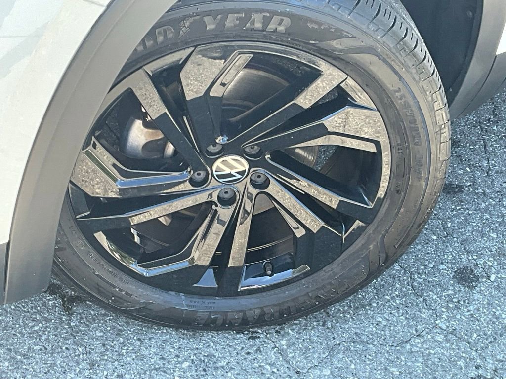 Used 2022 Volkswagen Atlas SE image 2