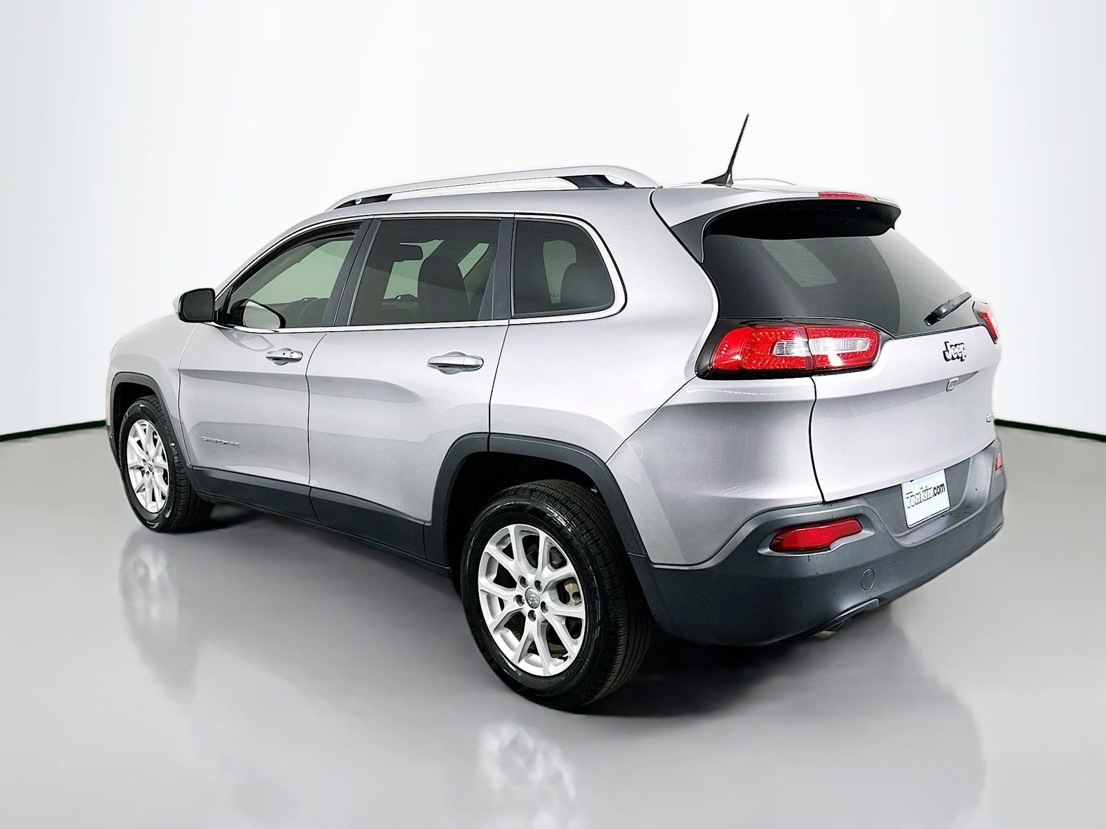 Used 2018 Jeep Cherokee Latitude Plus w/ Comfort/Convenience Group image 6