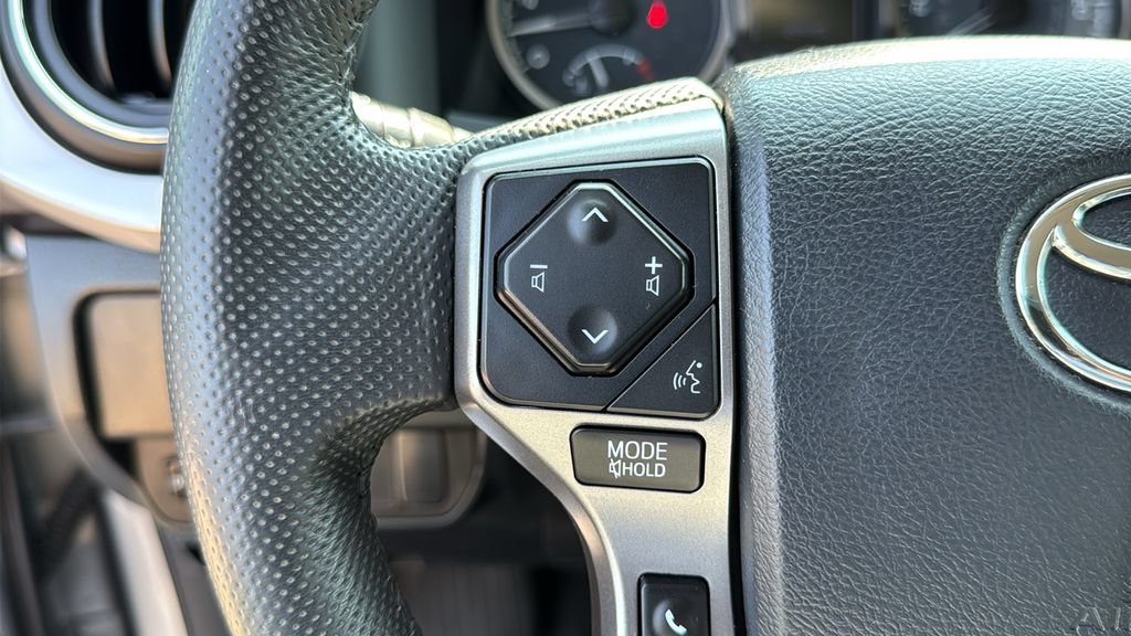 Used 2020 Toyota Tacoma SR5 AWD/4WD image 13