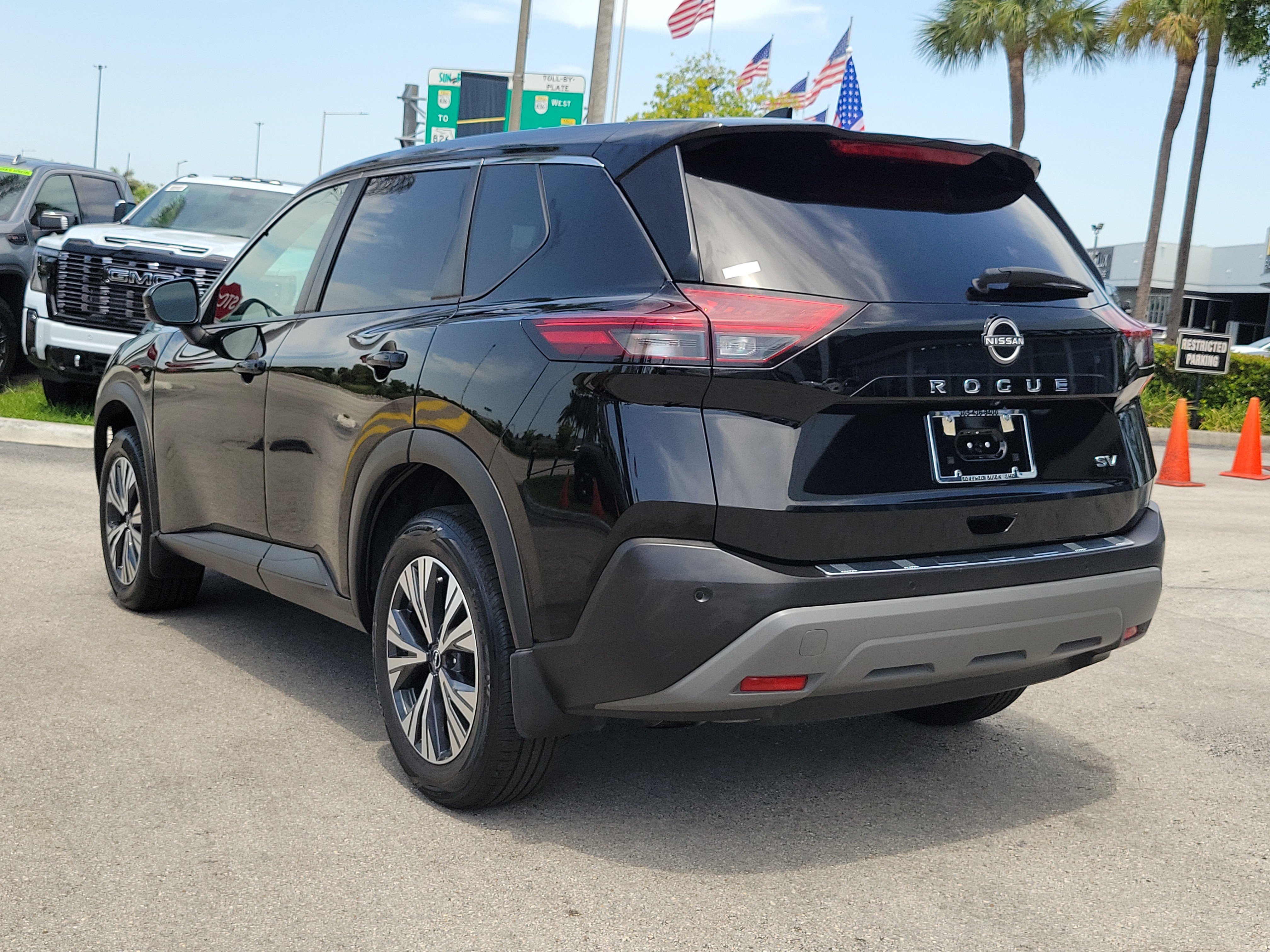 Used 2022 Nissan Rogue SV FWD image 7