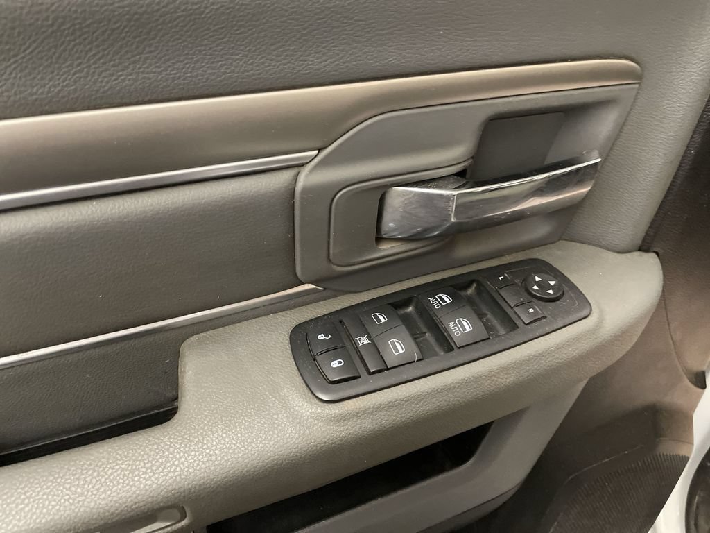 Used 2015 RAM 1500 Classic SLT AWD/4WD image 15