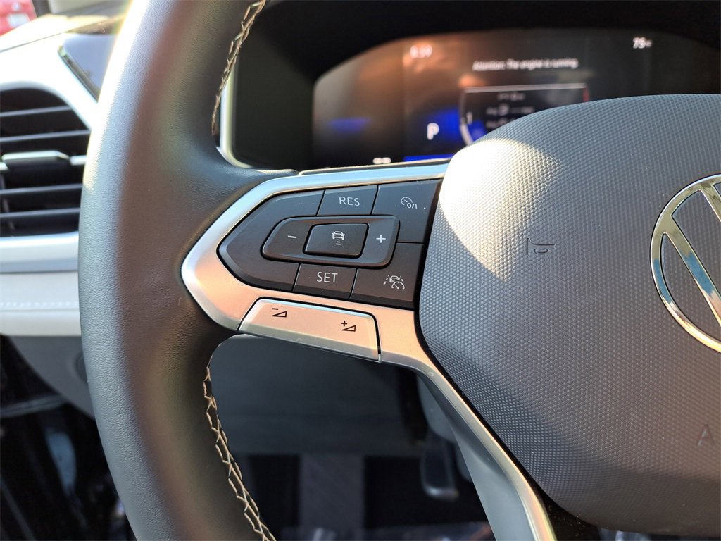 Certified 2025 Volkswagen Taos SE w/ Panoramic Sunroof Package image 20