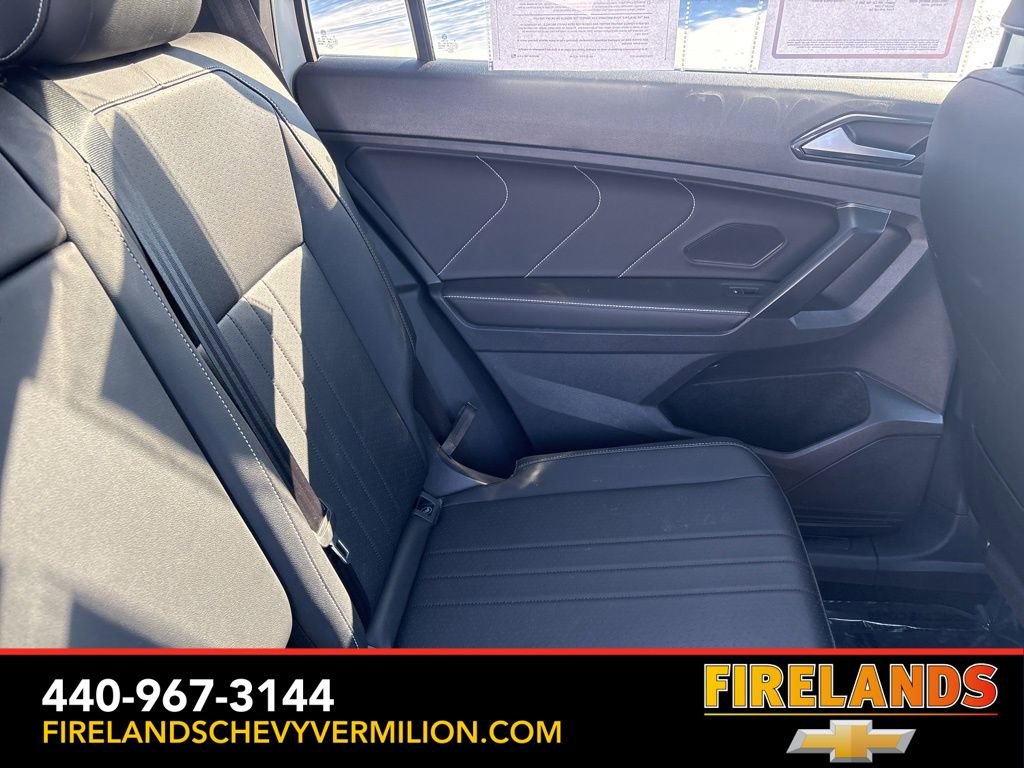 Used 2023 Volkswagen Tiguan SE R-Line image 41
