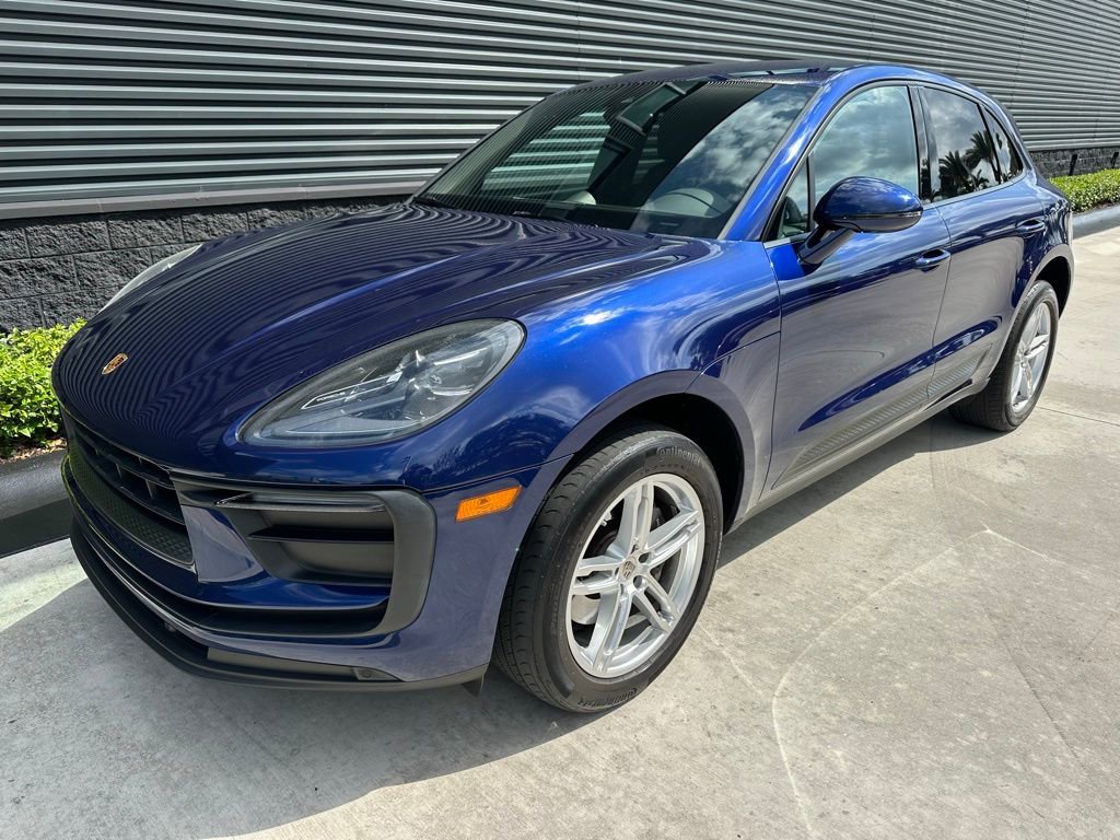Certified 2022 Porsche Macan AWD/4WD image 7