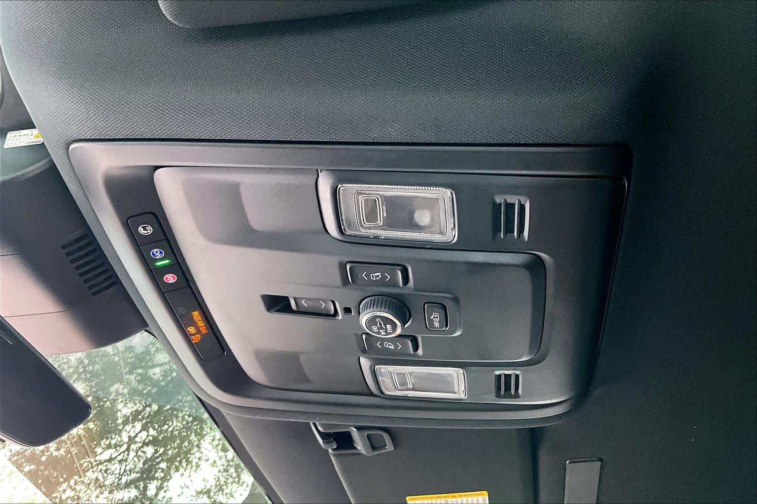 Used 2025 Chevrolet Tahoe High Country AWD/4WD image 32