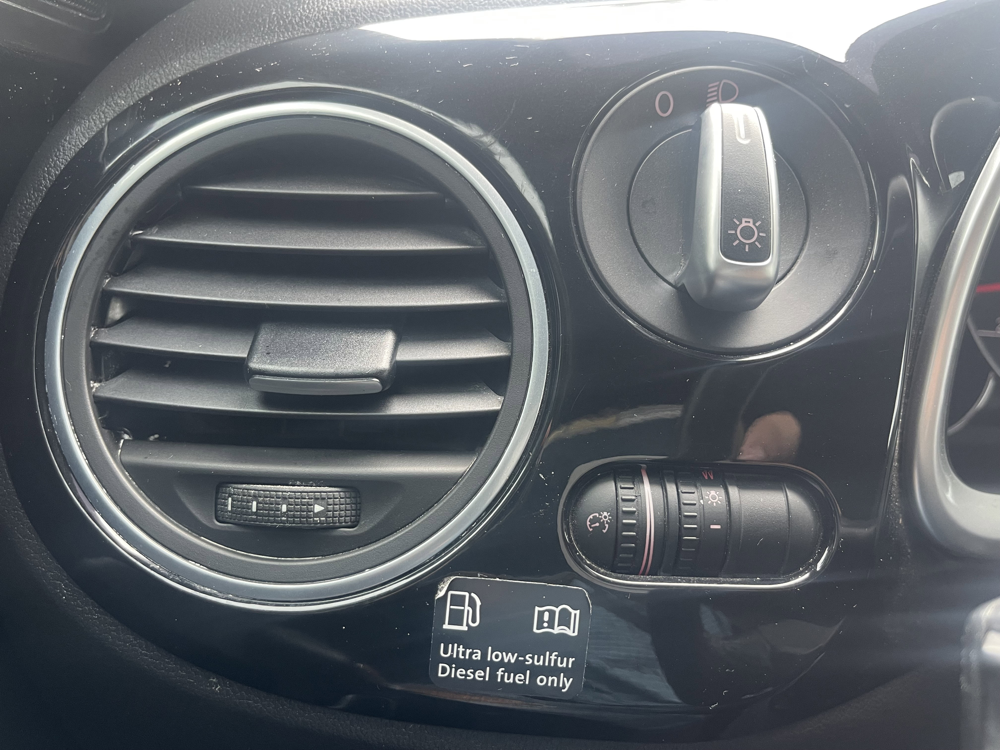 Used 2013 Volkswagen Beetle TDI image 30