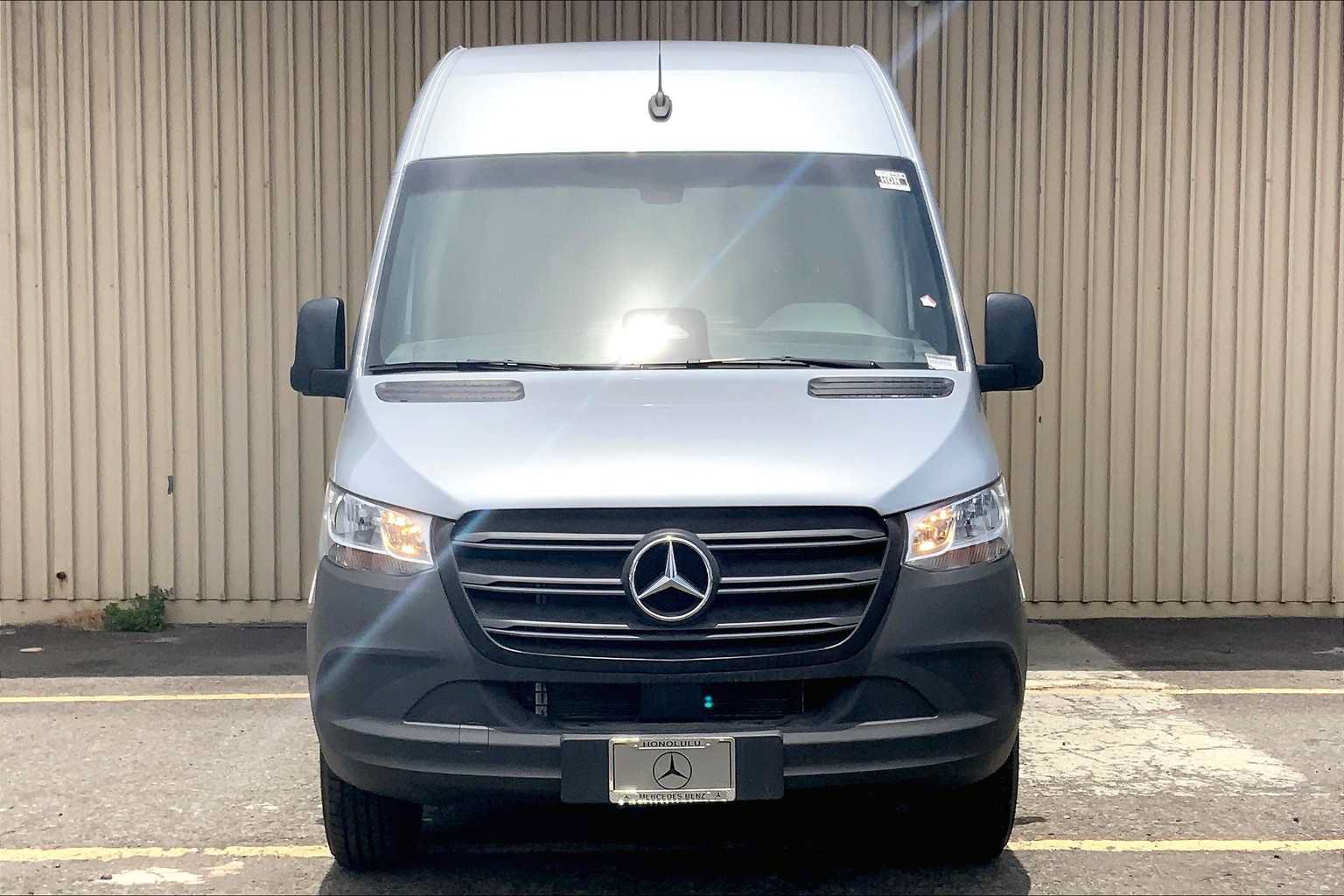 Used 2025 Mercedes-Benz Sprinter 2500 image 3