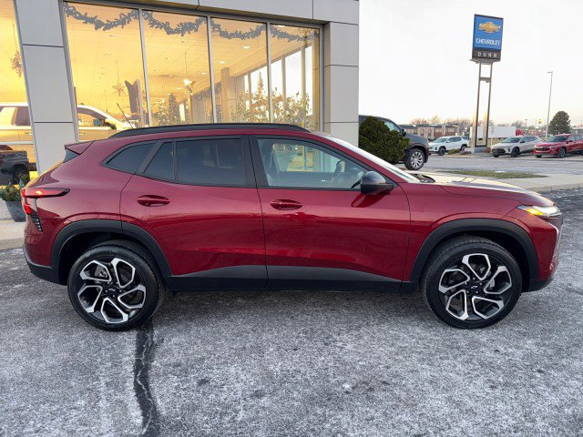 Used 2024 Chevrolet Trax RS image 2
