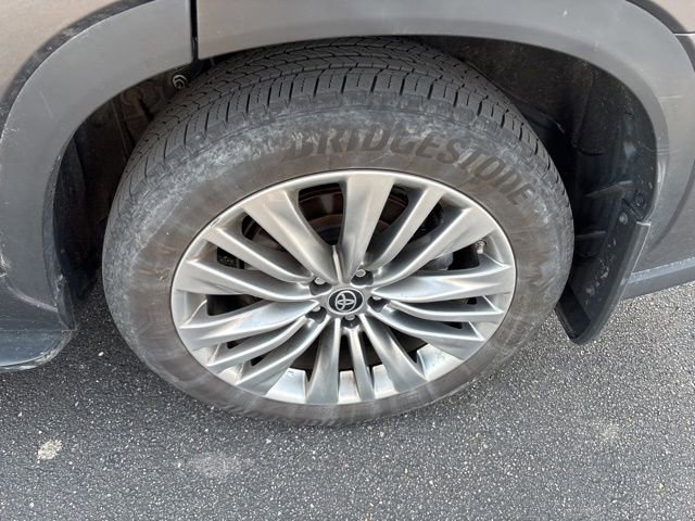 Used 2024 Toyota Highlander Platinum AWD/4WD image 11