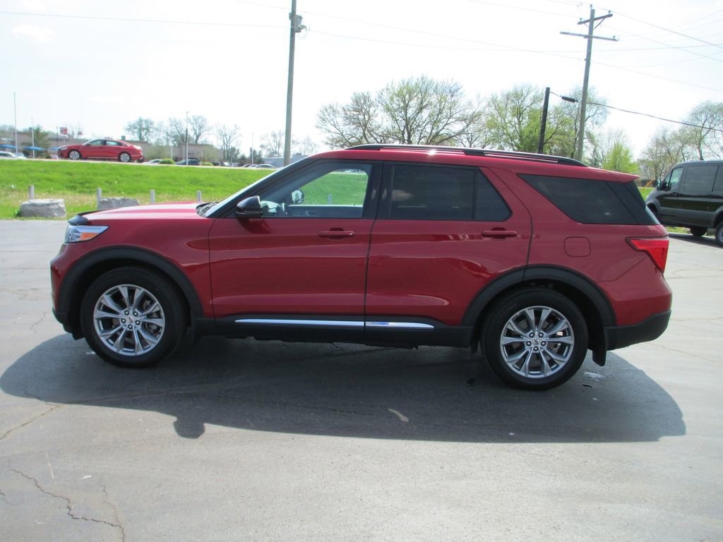 Used 2023 Ford Explorer XLT w/ Equipment Group 202A image 10