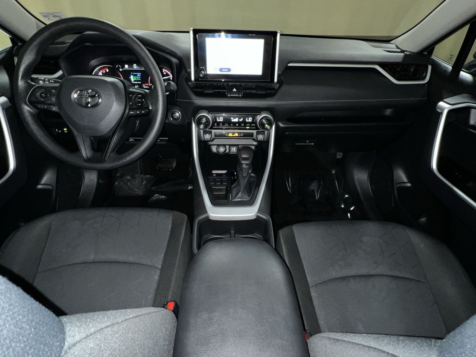 Used 2025 Toyota RAV4 XLE AWD/4WD image 28