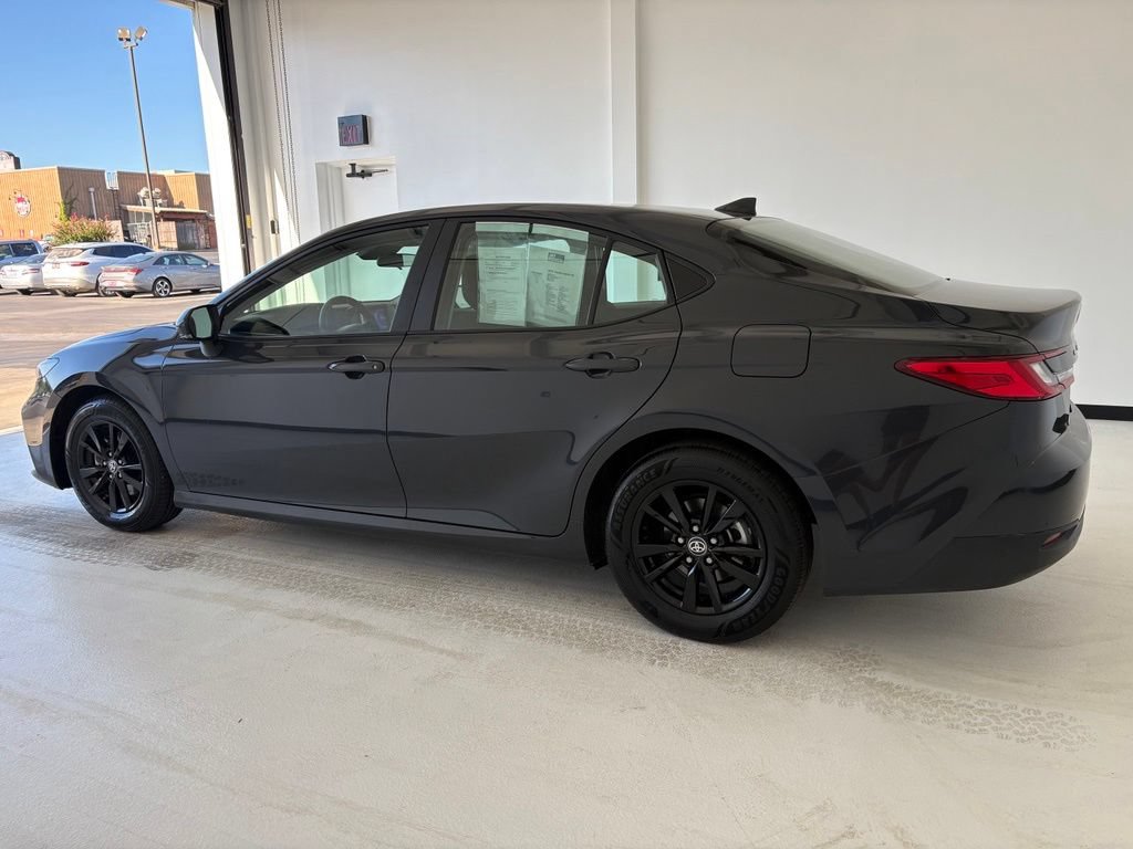 Used 2025 Toyota Camry LE FWD image 17