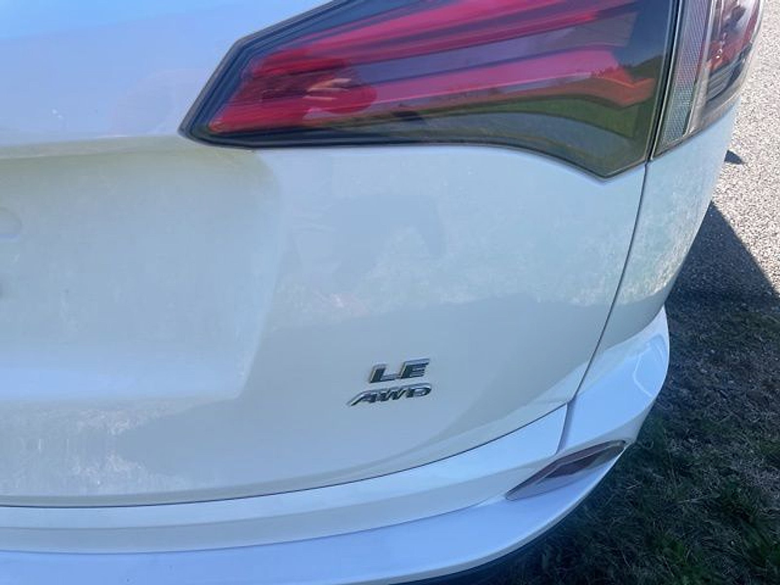 Used 2018 Toyota RAV4 LE w/ All Weather Liner Package AWD/4WD image 7