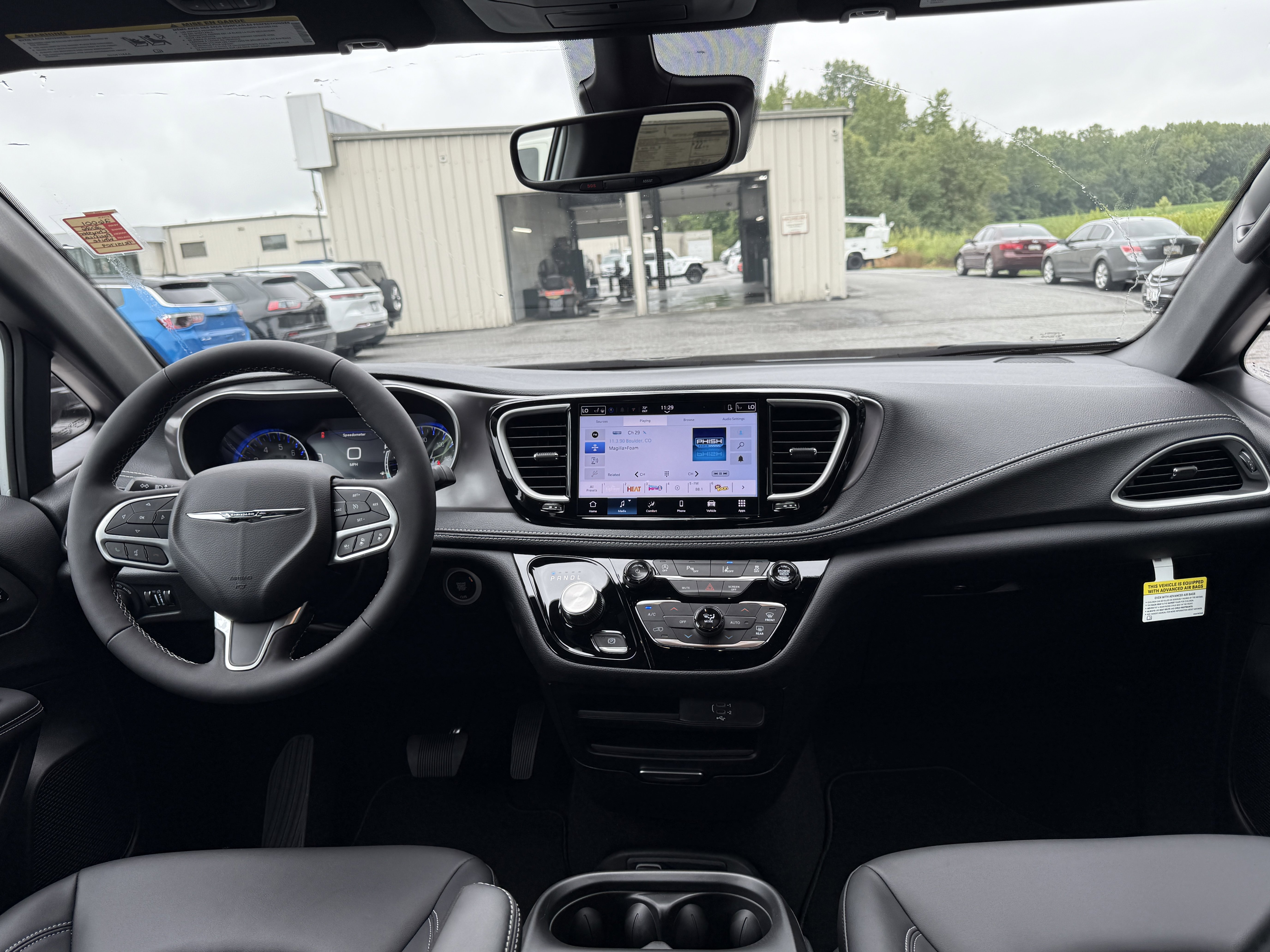 New 2026 Chrysler Pacifica Select image 17