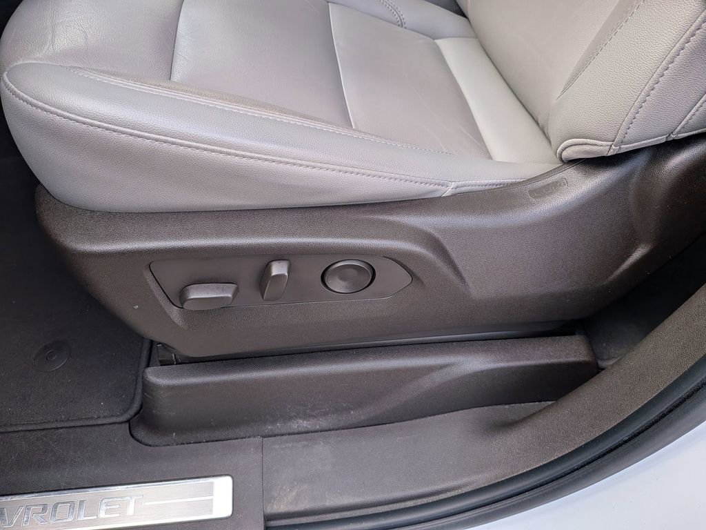 Used 2021 Chevrolet Suburban Z71 w/ Luxury Package image 14