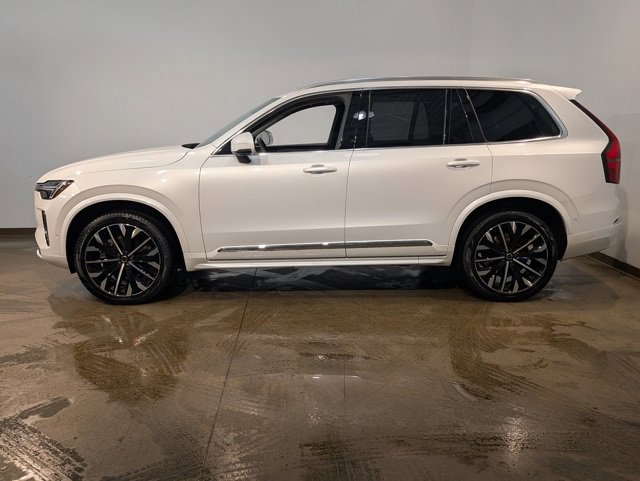 Used 2025 Volvo XC90 B6 Plus image 3