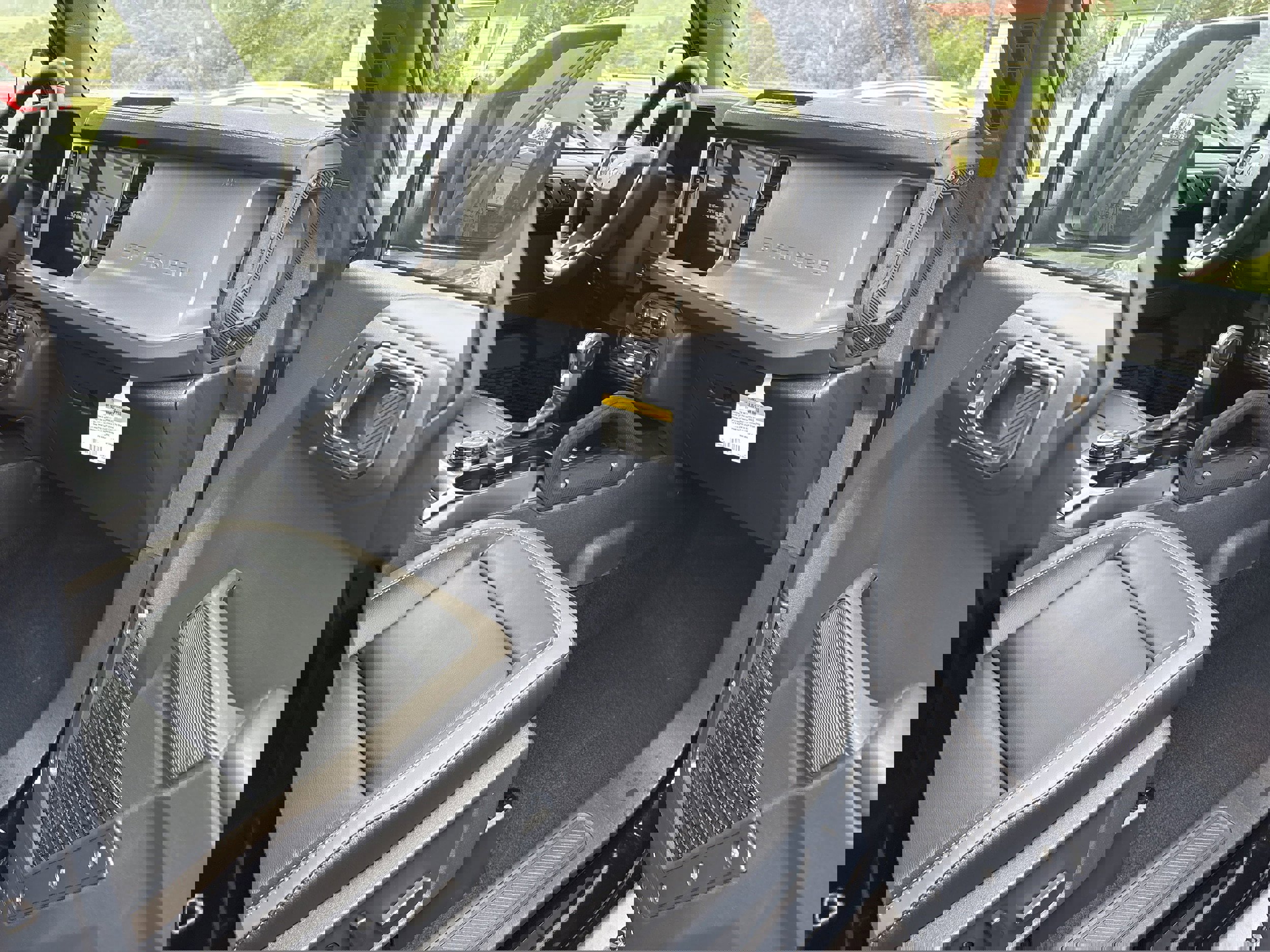 New 2025 Ford Bronco Outer Banks w/ Sasquatch Package image 9