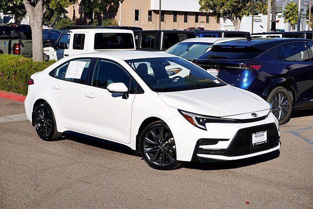 Used 2024 Toyota Corolla SE image 3