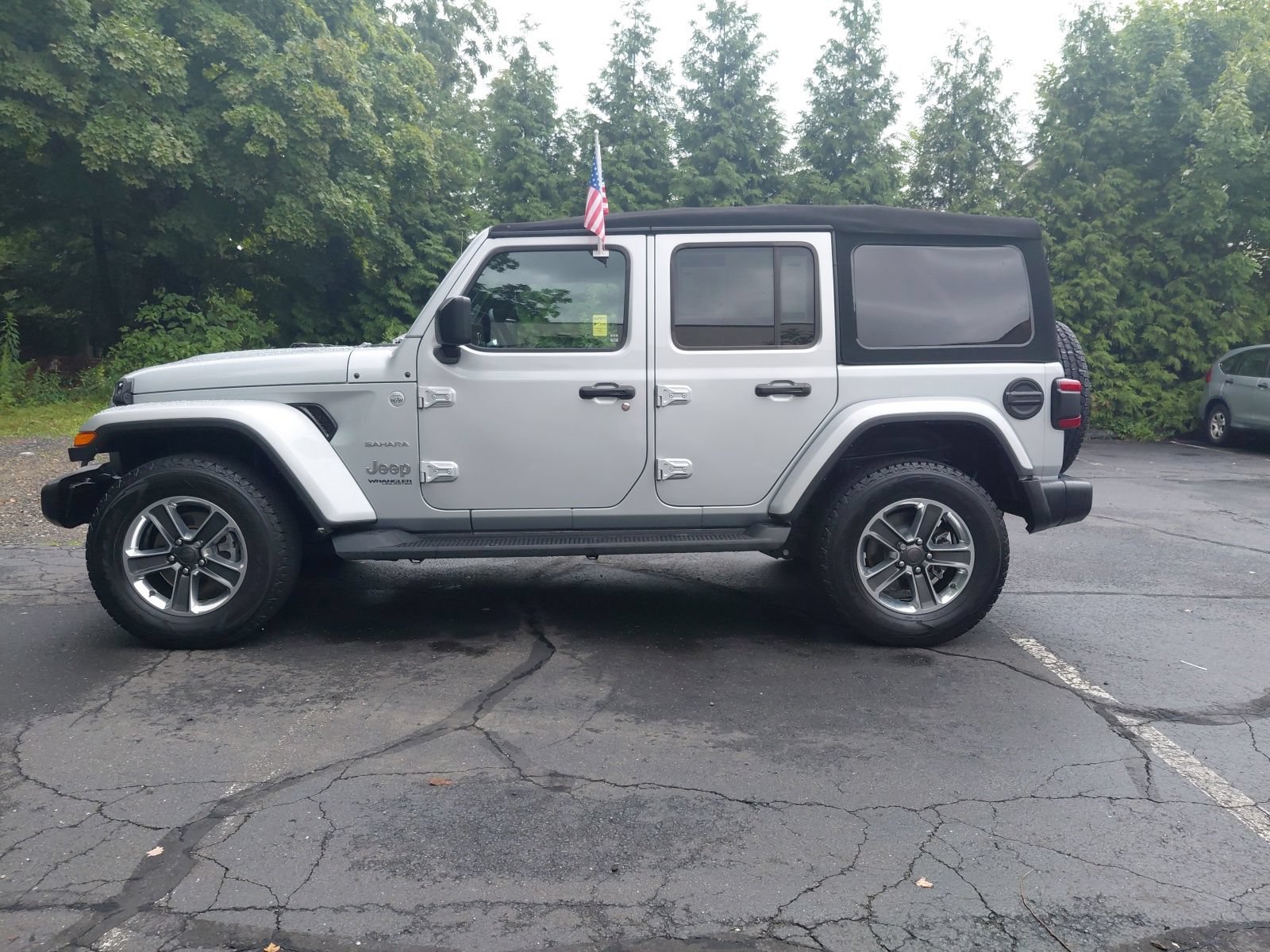 Used 2022 Jeep Wrangler Unlimited Sahara w/ LED Lighting Group AWD/4WD image 25