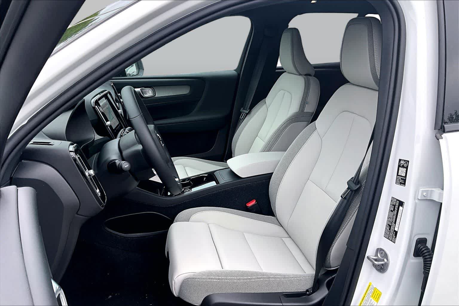 New 2026 Volvo EX40 Plus w/ Climate Package AWD/4WD image 13