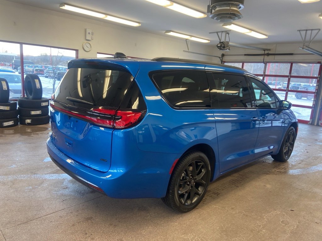 New 2026 Chrysler Pacifica Select image 14