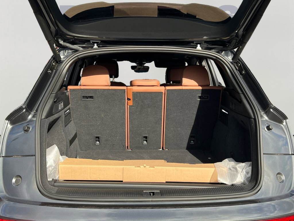 Used 2024 Audi Q5 2.0T Premium w/ Convenience Package image 9