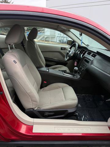 Used 2010 Ford Mustang Coupe image 12
