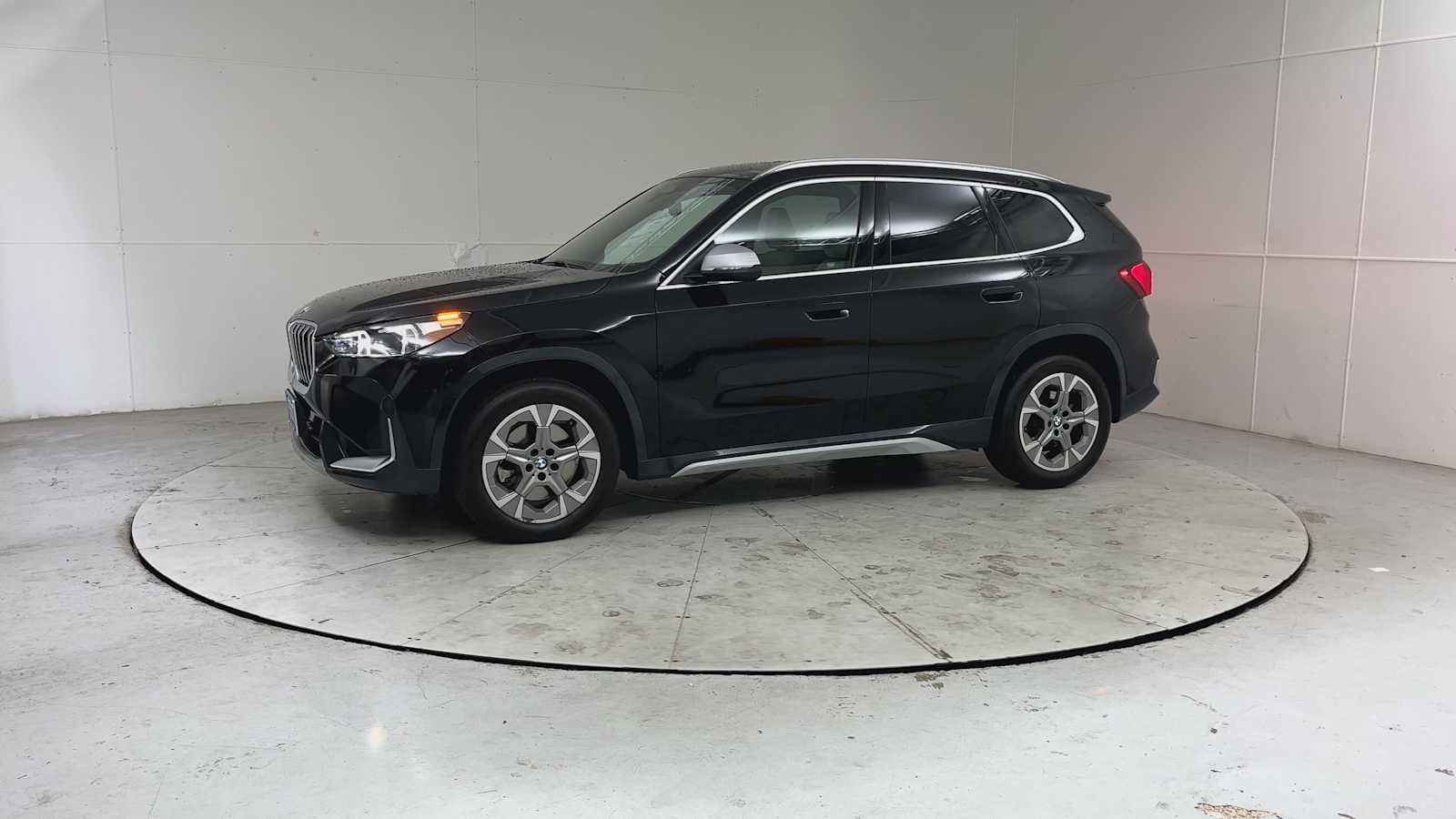 Used 2024 BMW X1 xDrive28i w/ Convenience Package AWD/4WD image 4