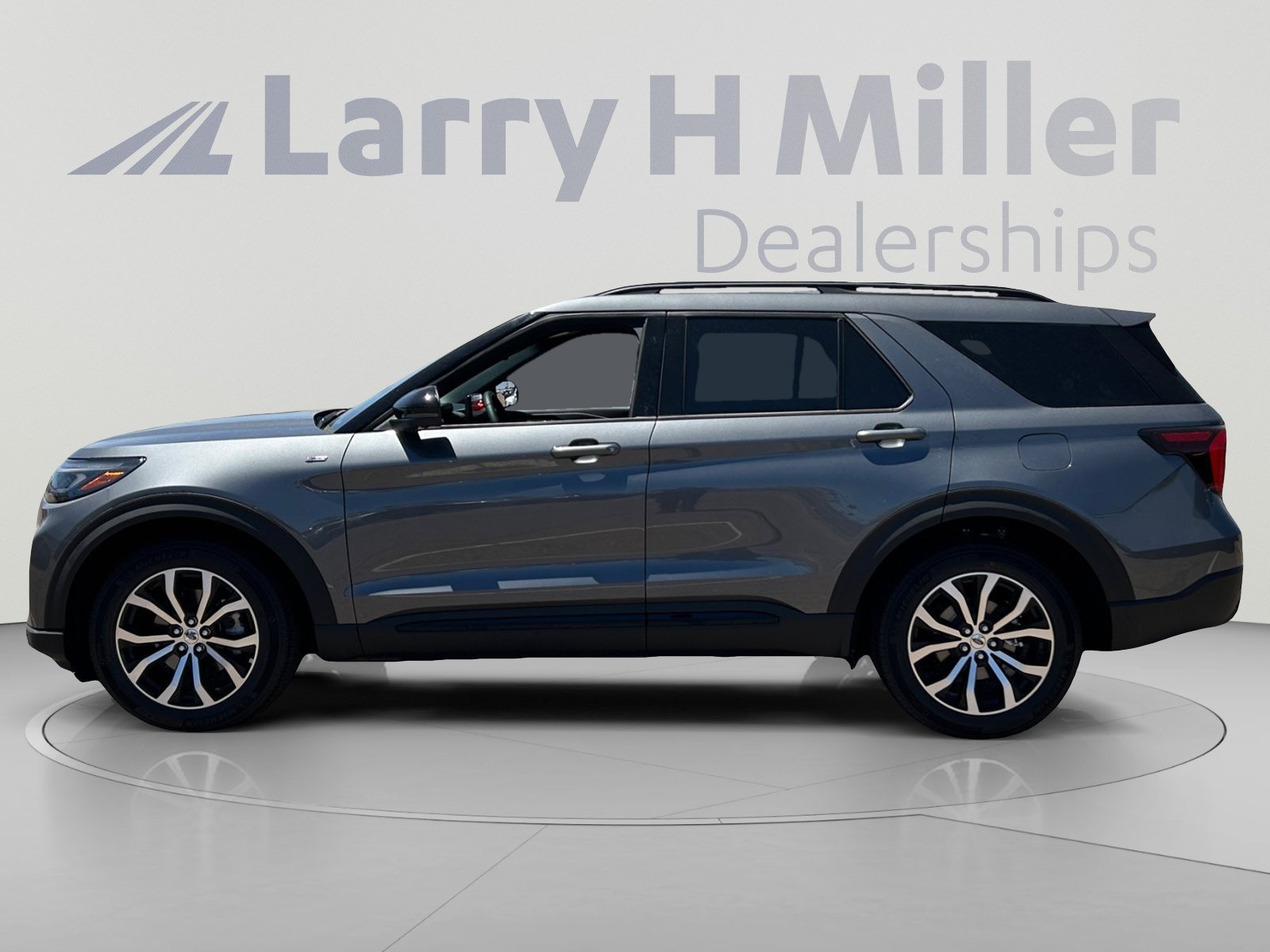 New 2026 Ford Explorer ST-Line RWD image 2