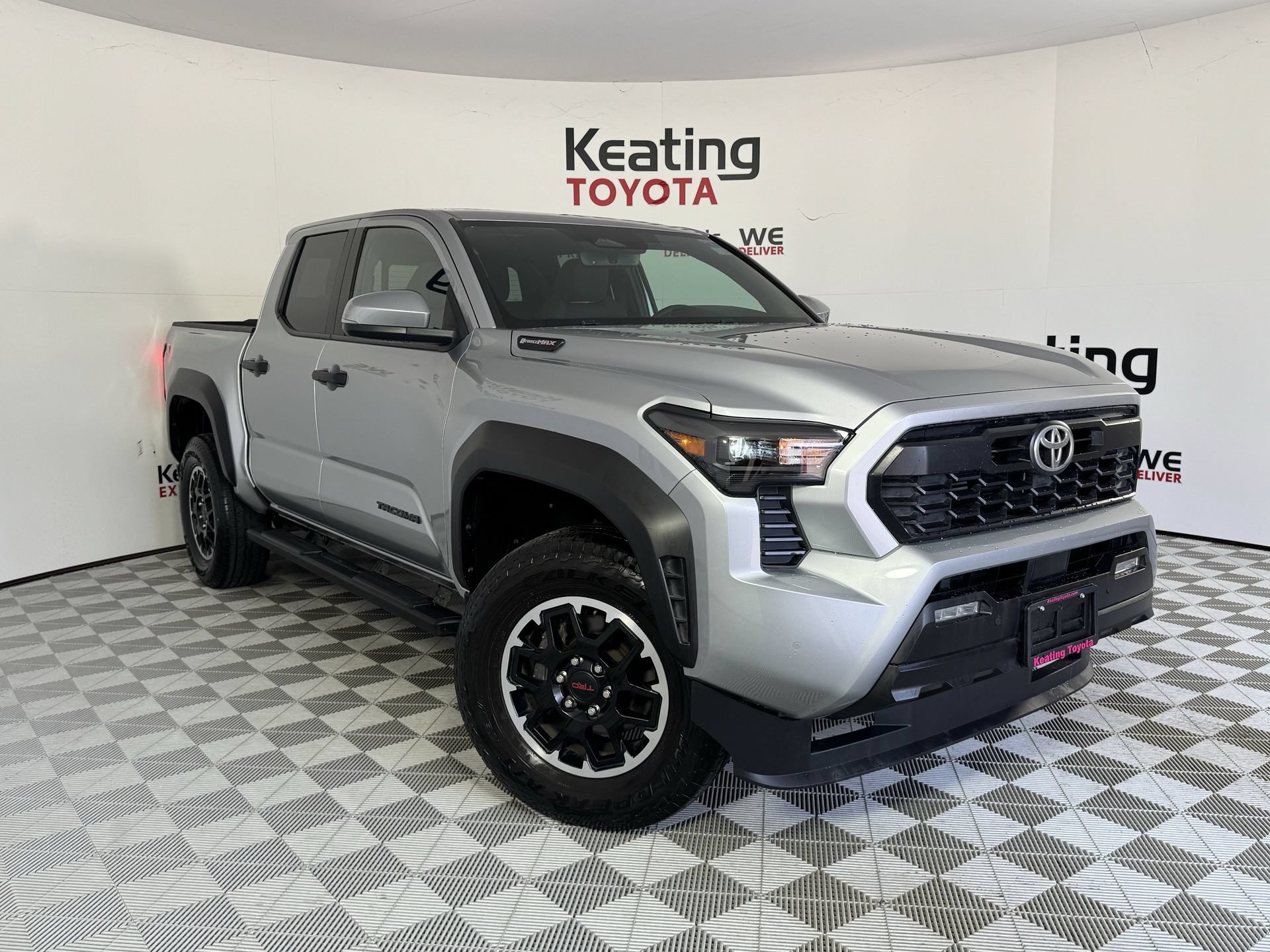 Used 2024 Toyota Tacoma TRD Off-Road w/ TRD Off Road Upgrade Package AWD/4WD image 3
