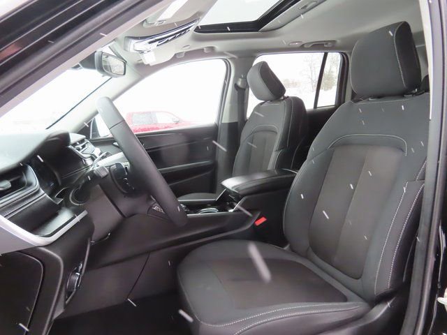 Used 2023 Jeep Grand Cherokee Laredo image 21