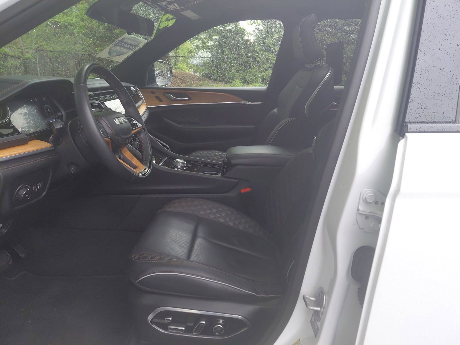 Used 2023 Jeep Grand Cherokee L Summit AWD/4WD image 2