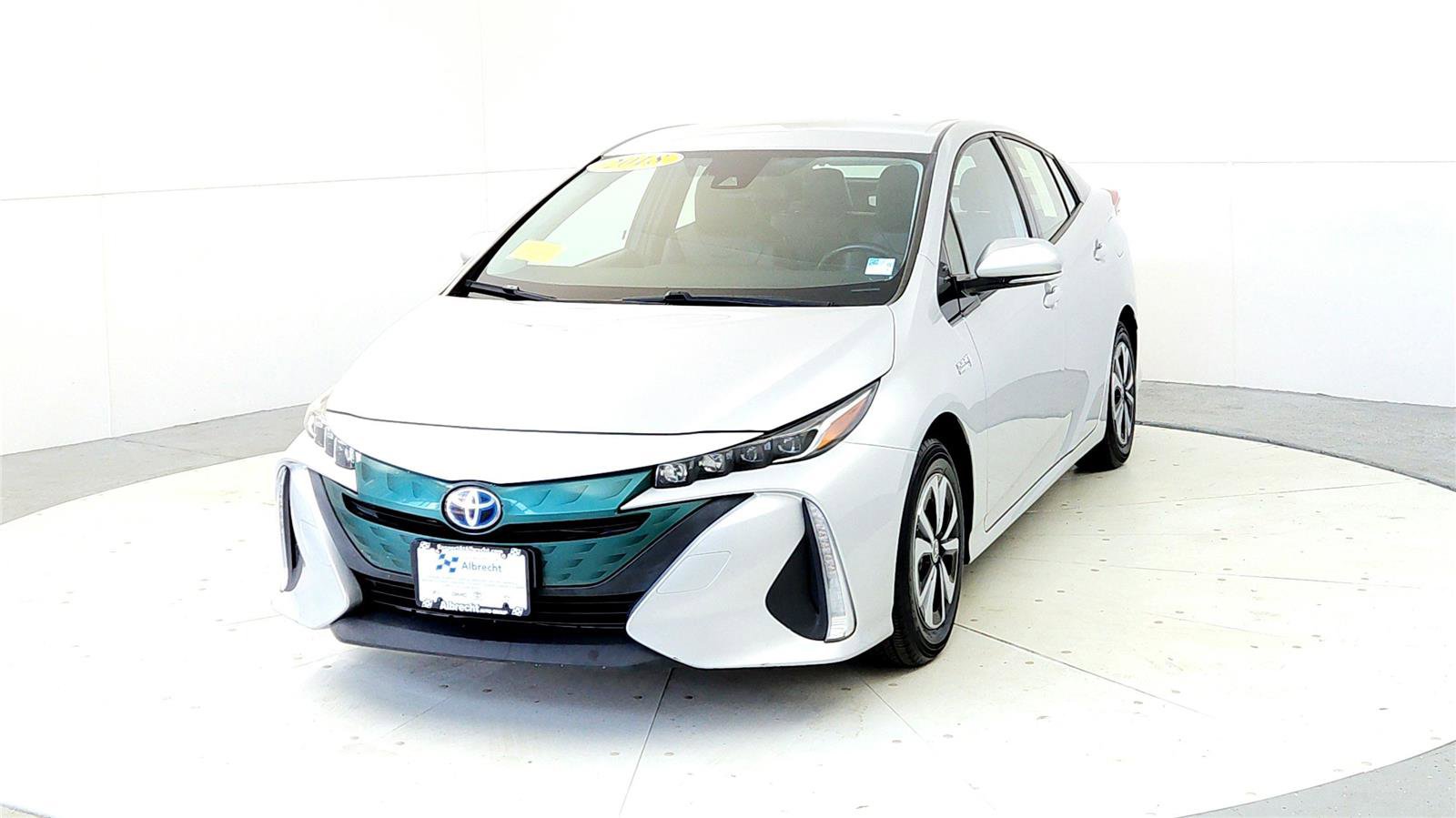 Used 2018 Toyota Prius Prime Premium image 2