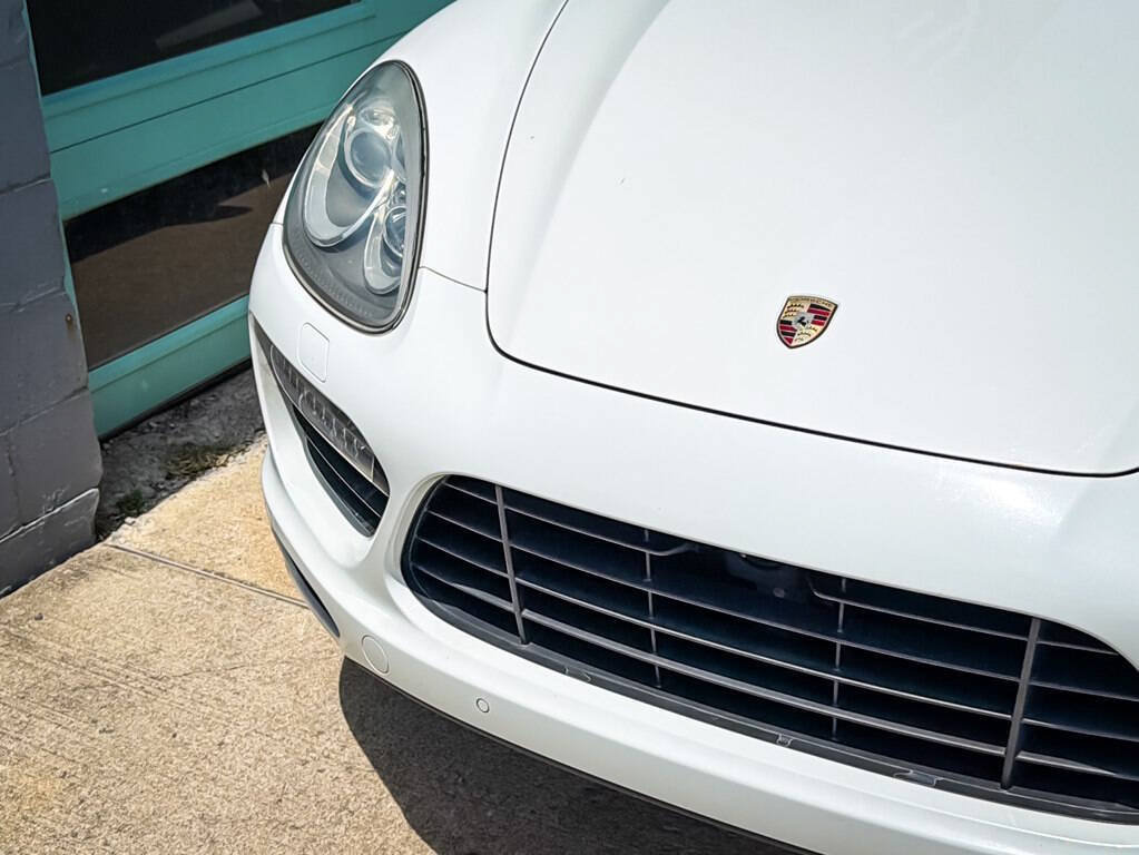Used 2013 Porsche Cayenne Turbo w/ Premium Pkg Plus AWD/4WD image 7