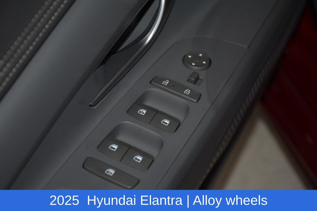 Used 2025 Hyundai Elantra SEL FWD image 26