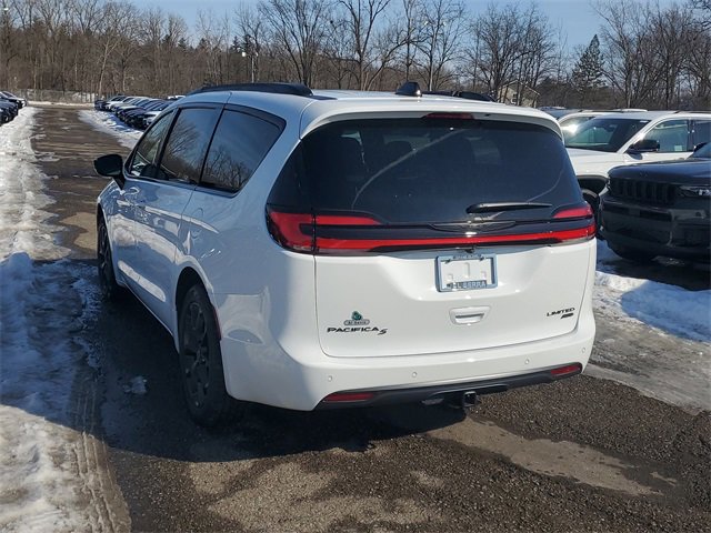 New 2026 Chrysler Pacifica Limited w/ Uconnect Theater Family Group image 29