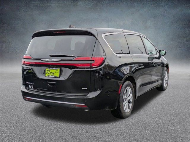 New 2025 Chrysler Pacifica Select w/ Uconnect Theater Family Group image 4