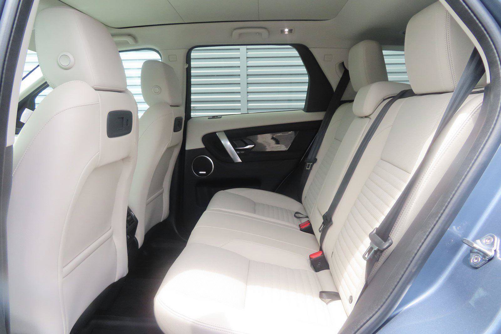 Used 2023 Land Rover Discovery Sport SE AWD/4WD image 6