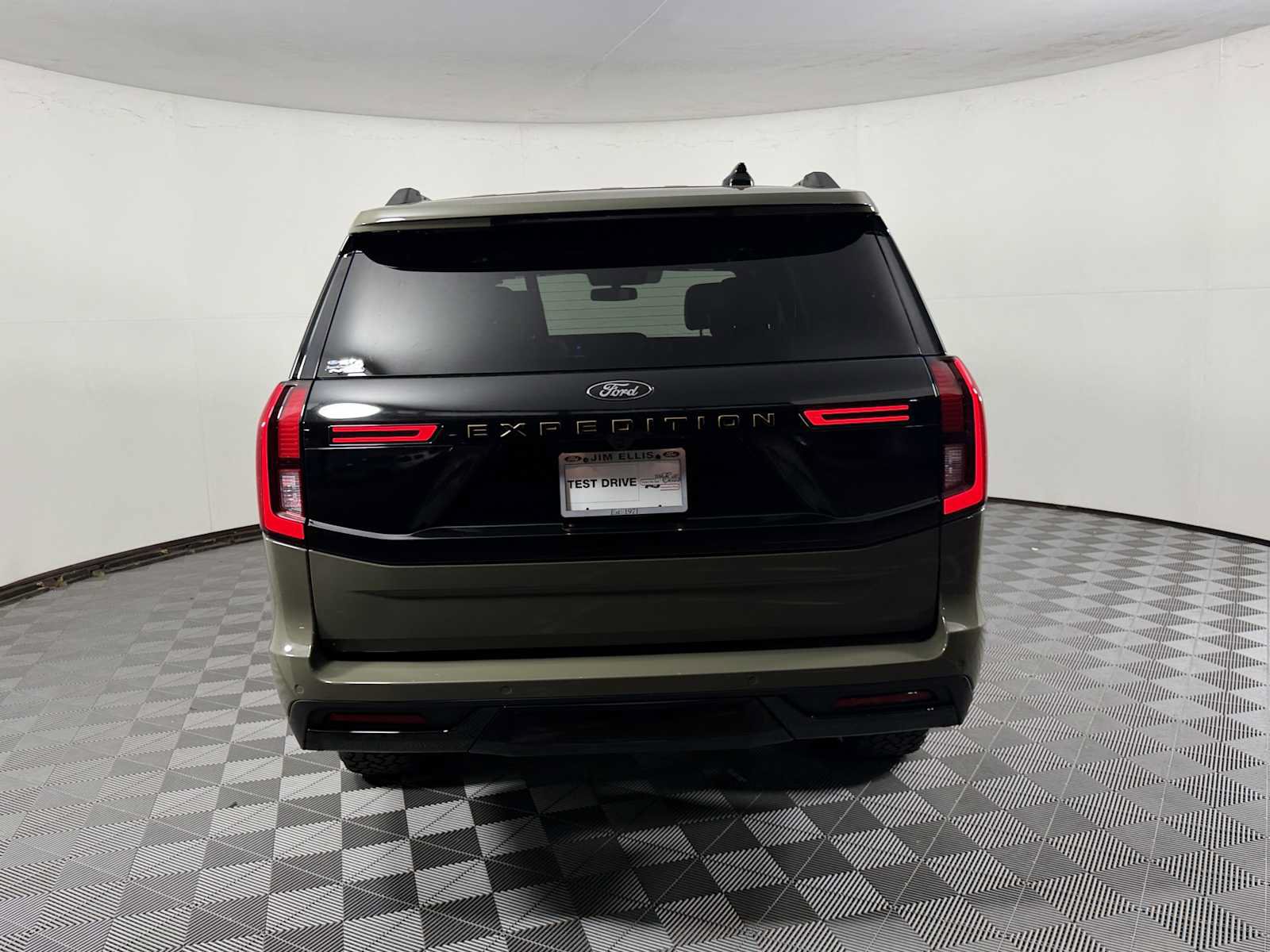 Used 2025 Ford Expedition Tremor AWD/4WD image 8
