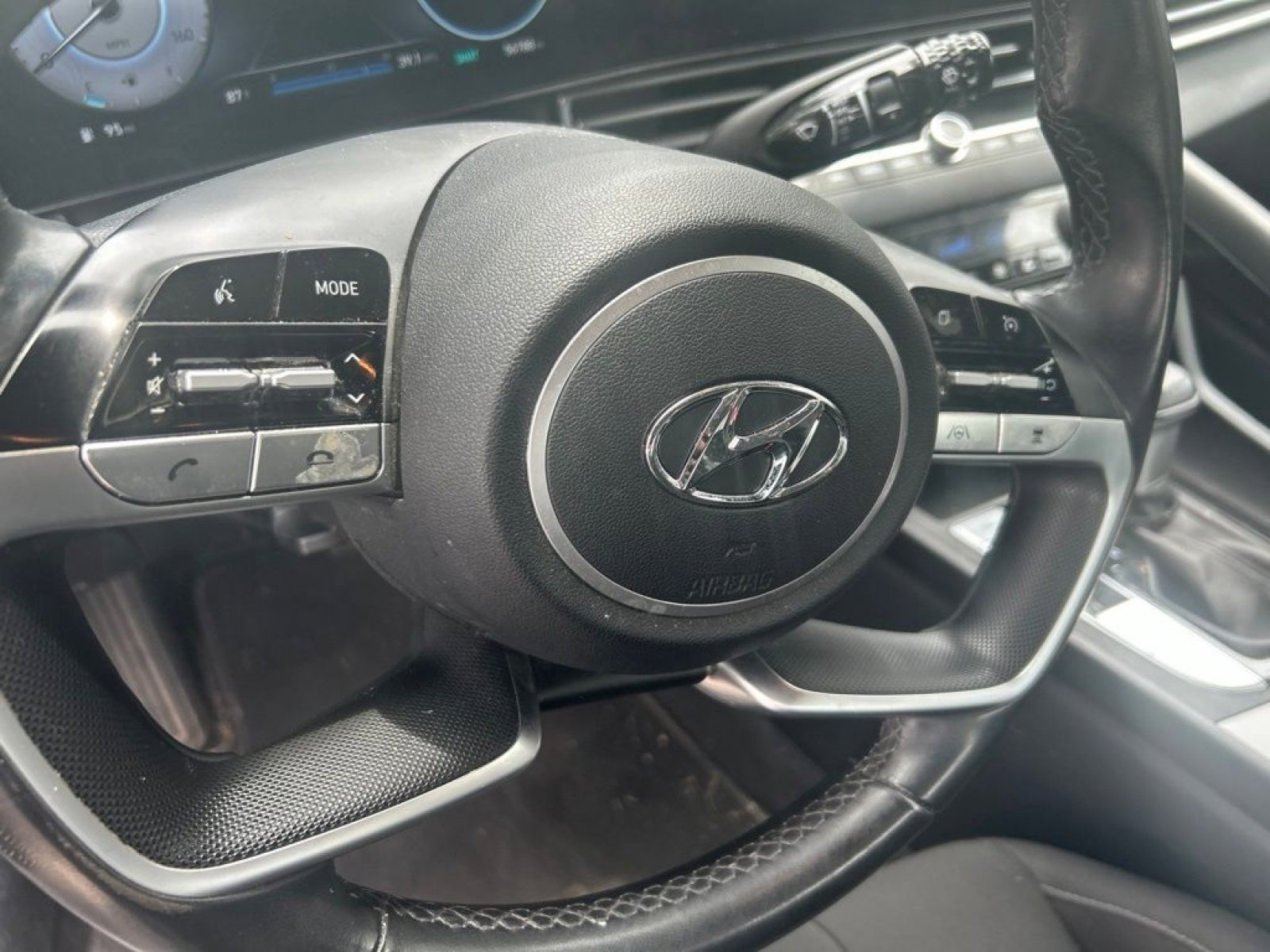 Used 2023 Hyundai Elantra SEL w/ Convenience Package FWD image 7