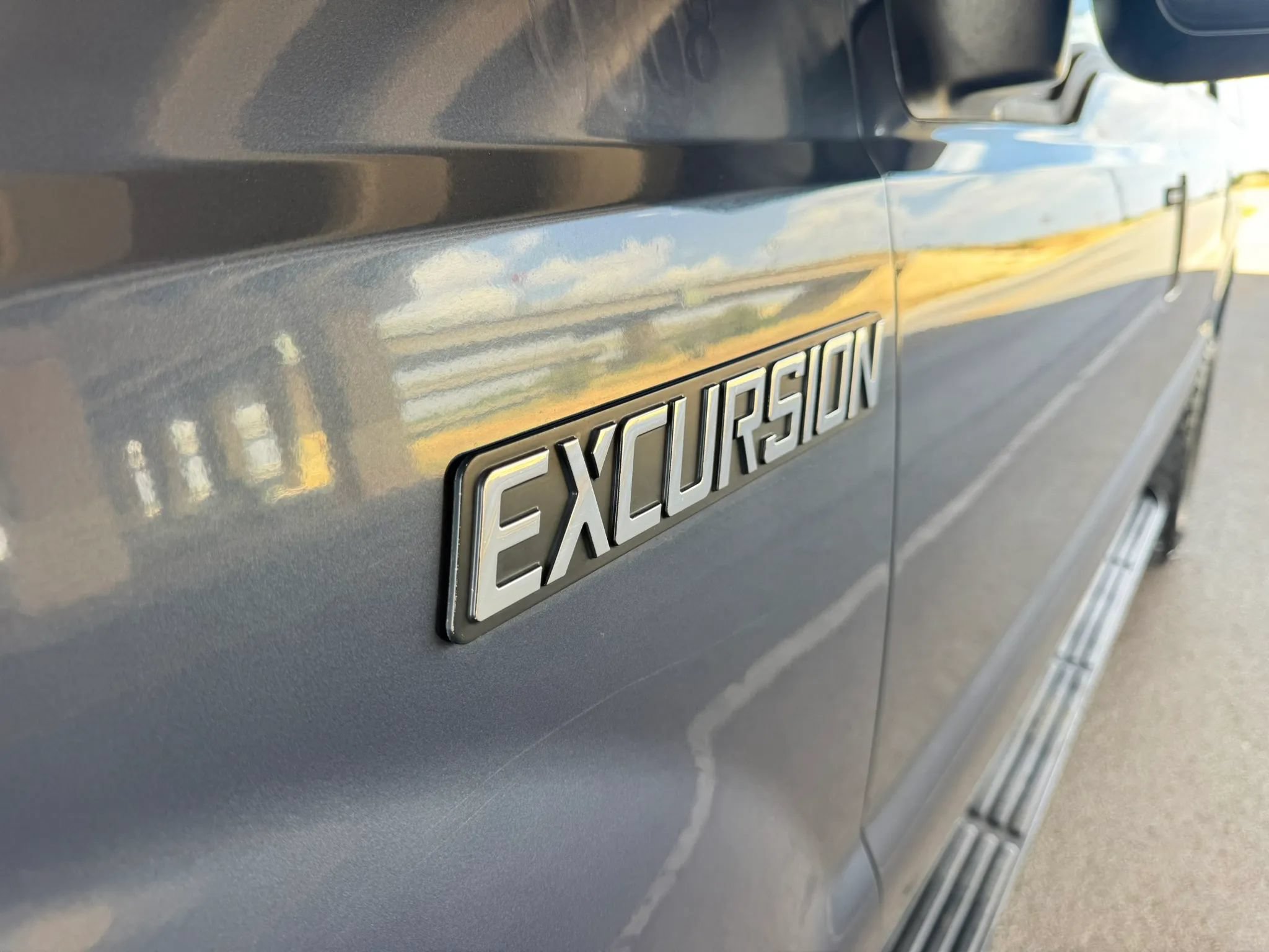 Used 2003 Ford Excursion XLT AWD/4WD image 9