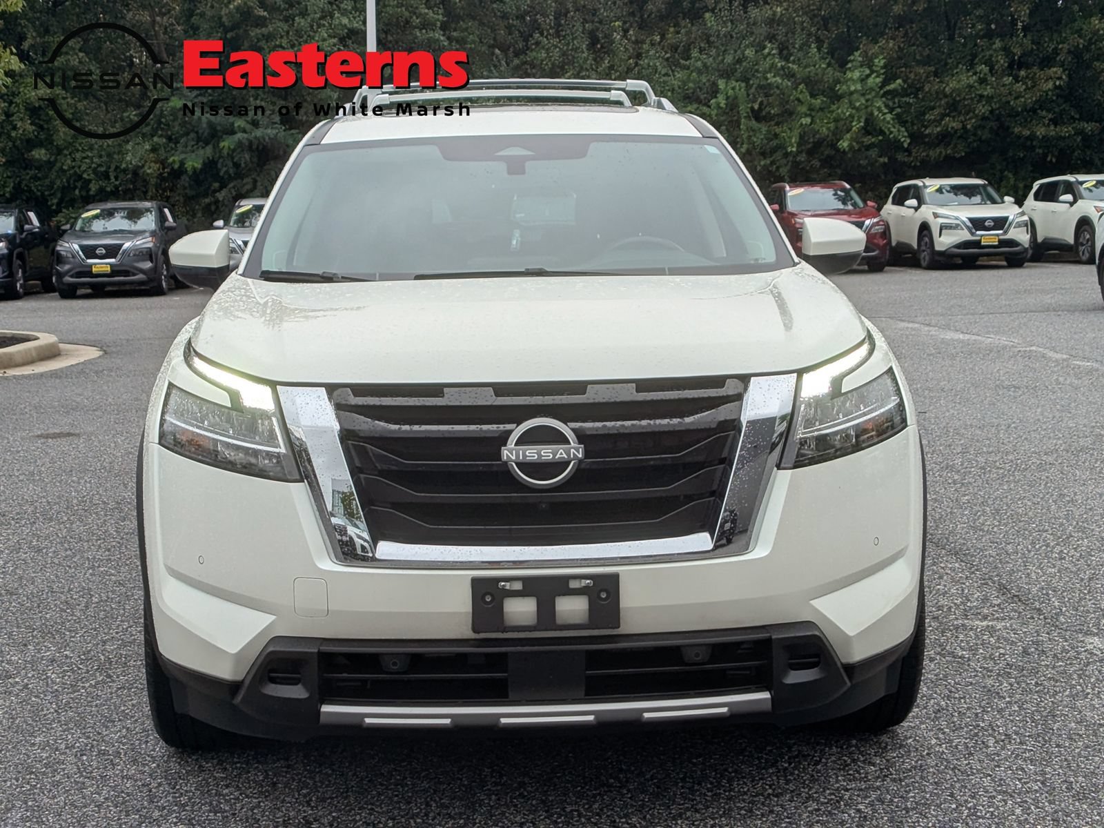 Used 2023 Nissan Pathfinder SL w/ SL Premium Package AWD/4WD image 2