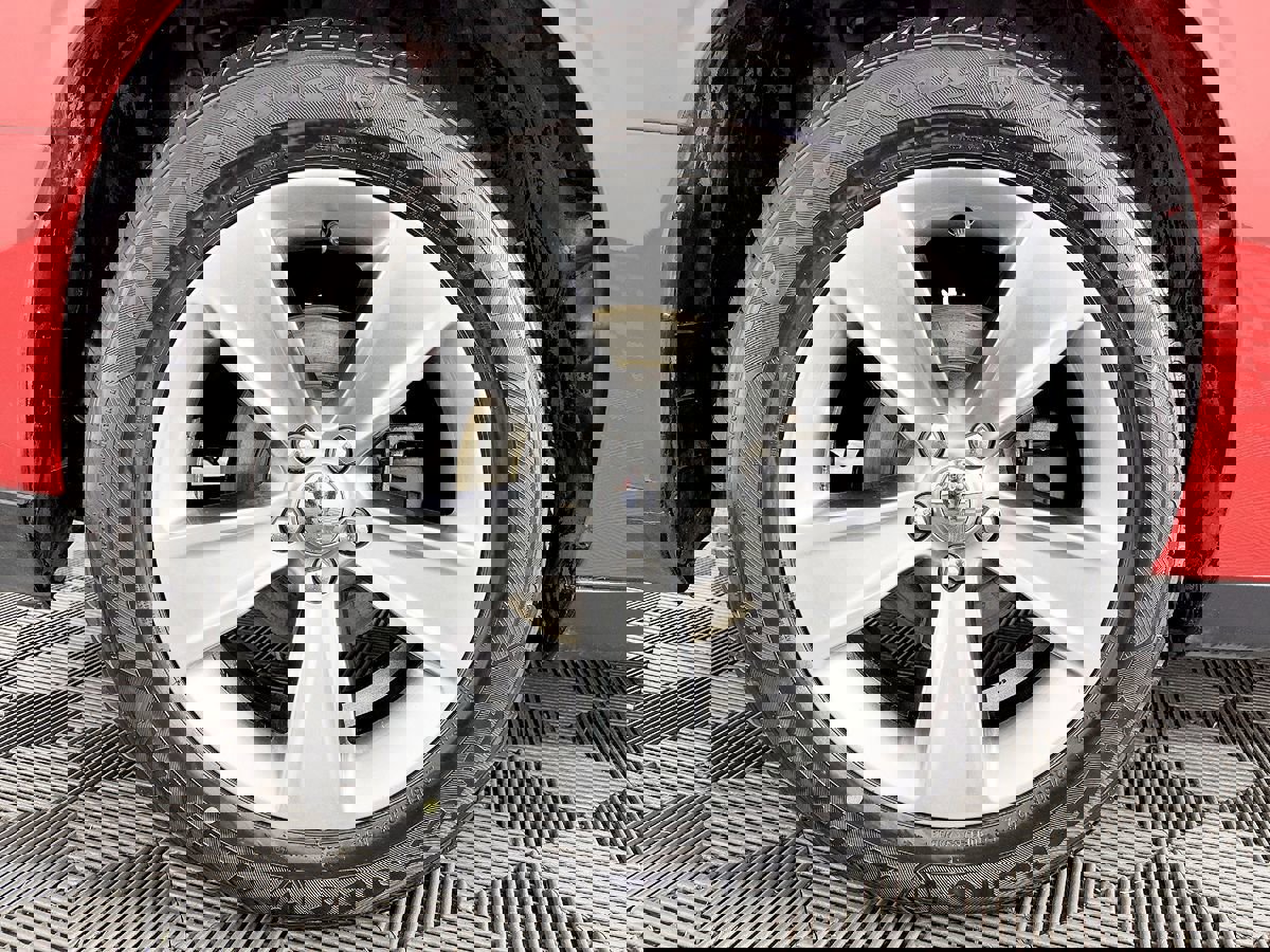 Used 2015 Dodge Challenger SXT w/ Driver Convenience Group RWD image 24