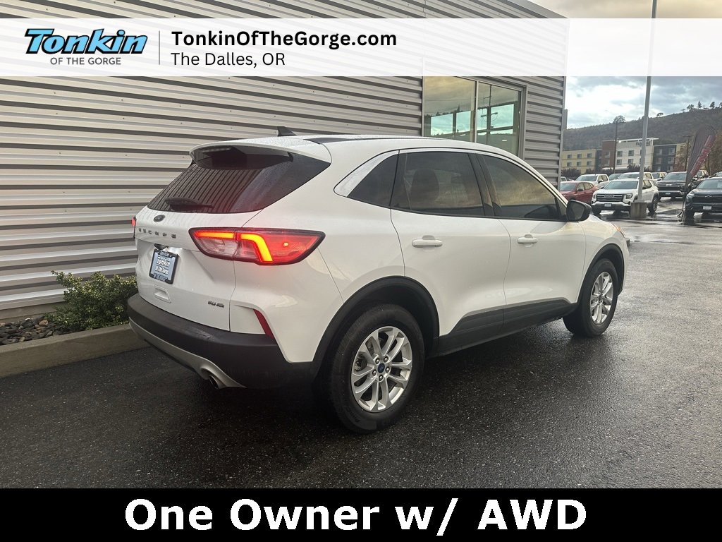 Used 2022 Ford Escape SE image 3