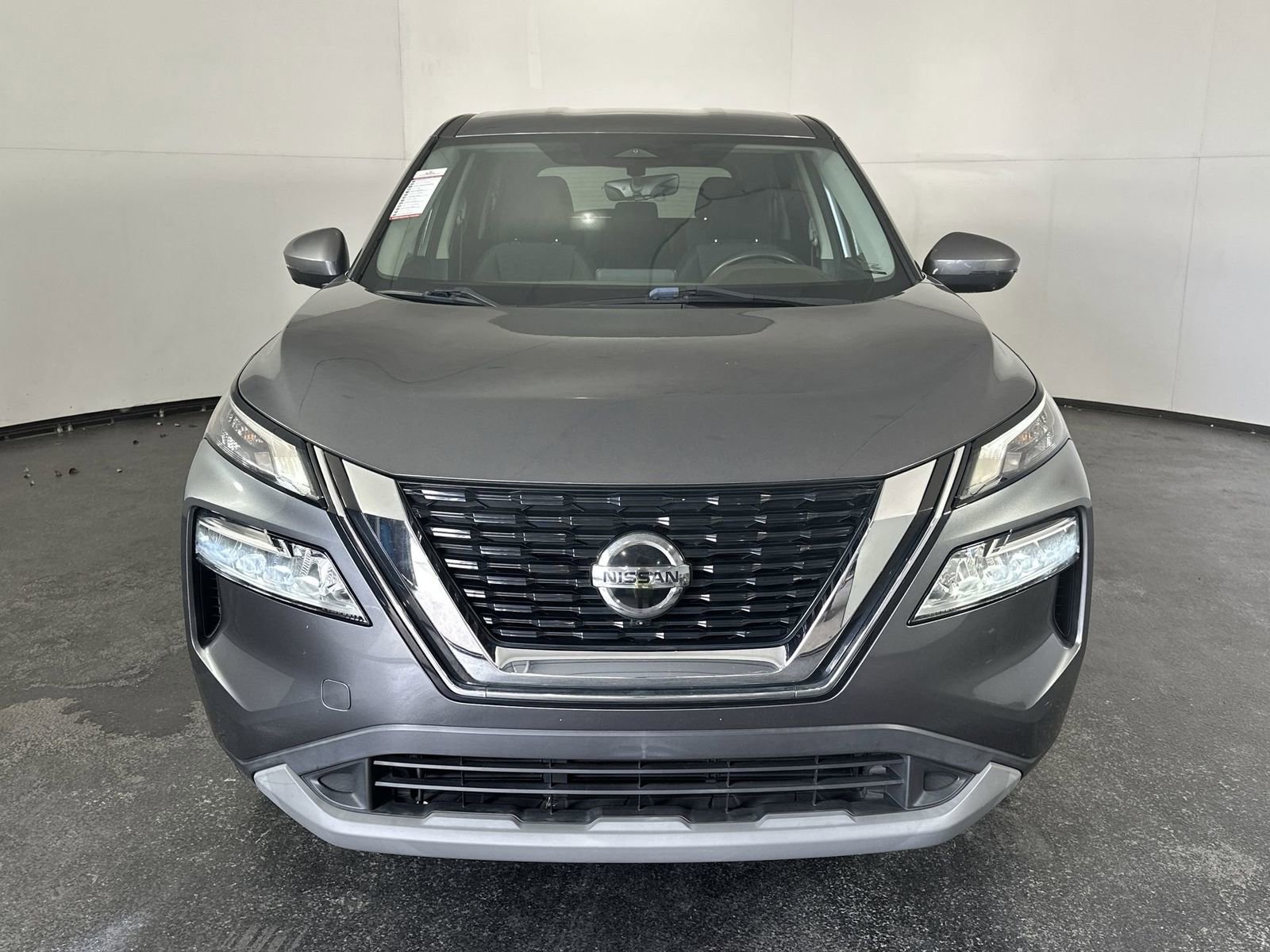 Used 2021 Nissan Rogue SV image 3