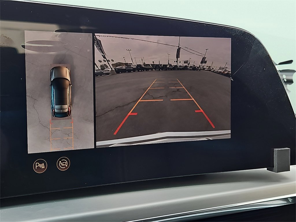 New 2024 Cadillac Lyriq Luxury image 25