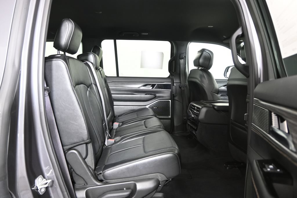 Used 2024 Jeep Wagoneer Series II w/ Flexible Seating Group AWD/4WD image 15